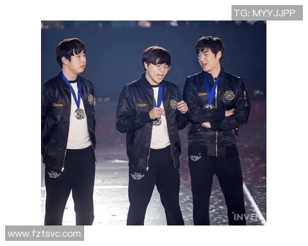 《足坛传奇与荣耀 盘点世界顶级球星背后的故事与心路历程》