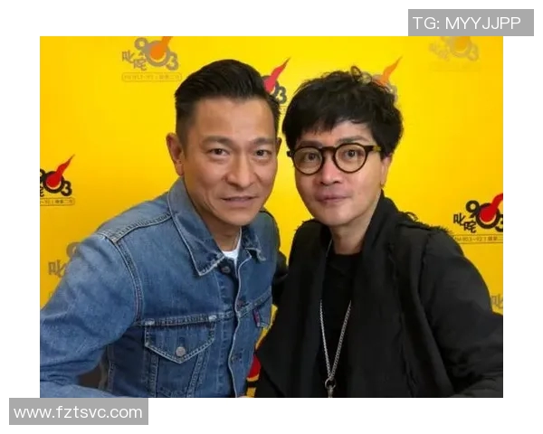 张俊辉与足球明星亲密合影视频曝光 引发粉丝热烈讨论